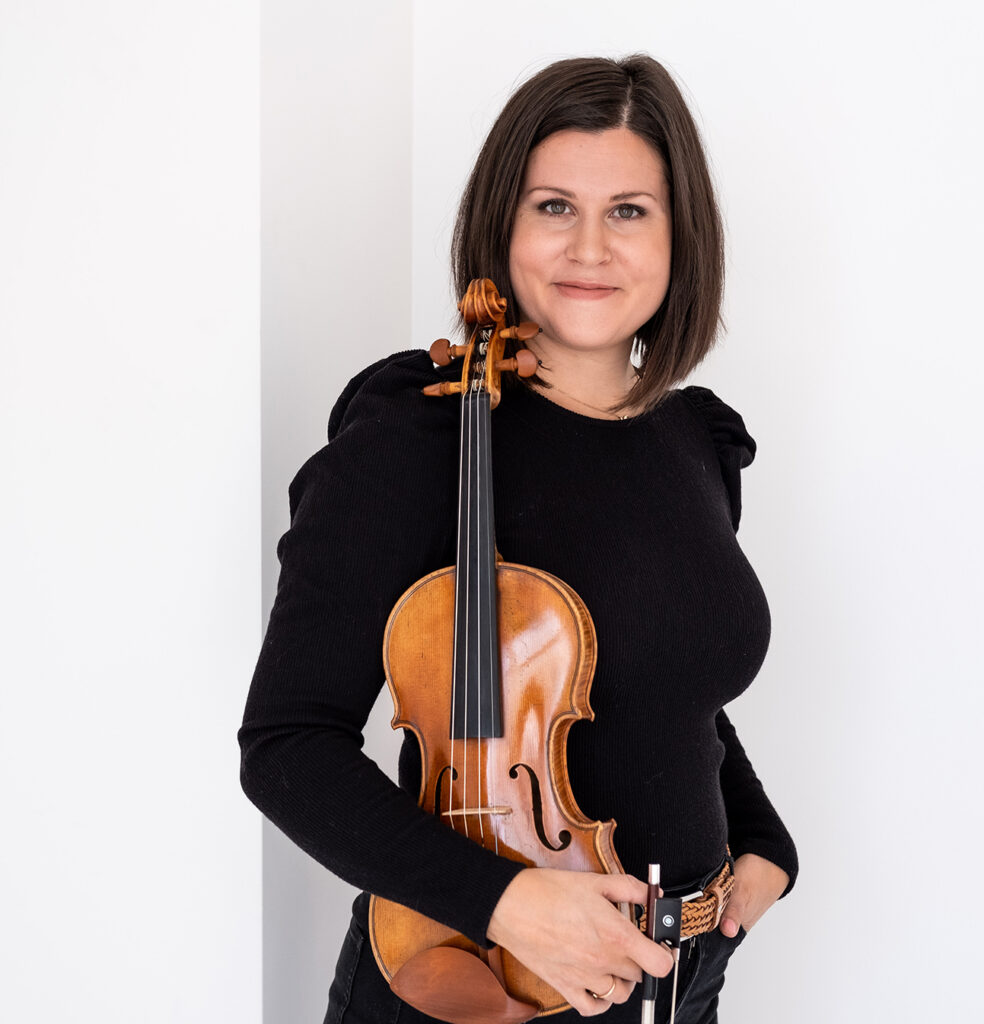 Jobbfoto av kvinna med fiol